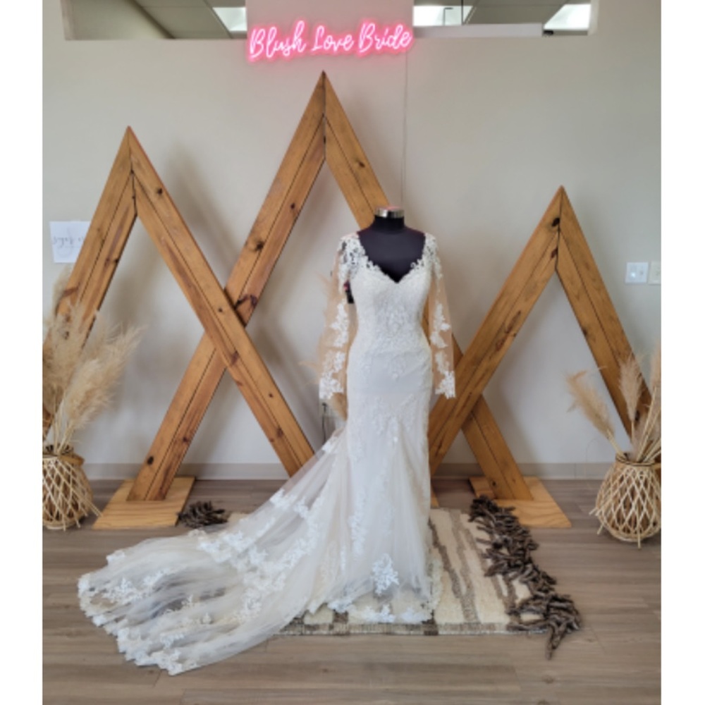 Lace sleeved wedding dress